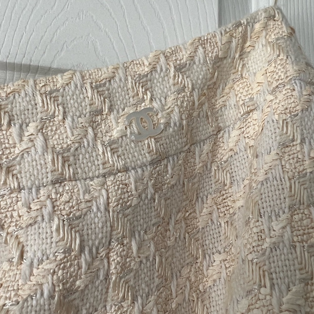 Chanel Ivory Tweed Skirt - Picture 7 of 10